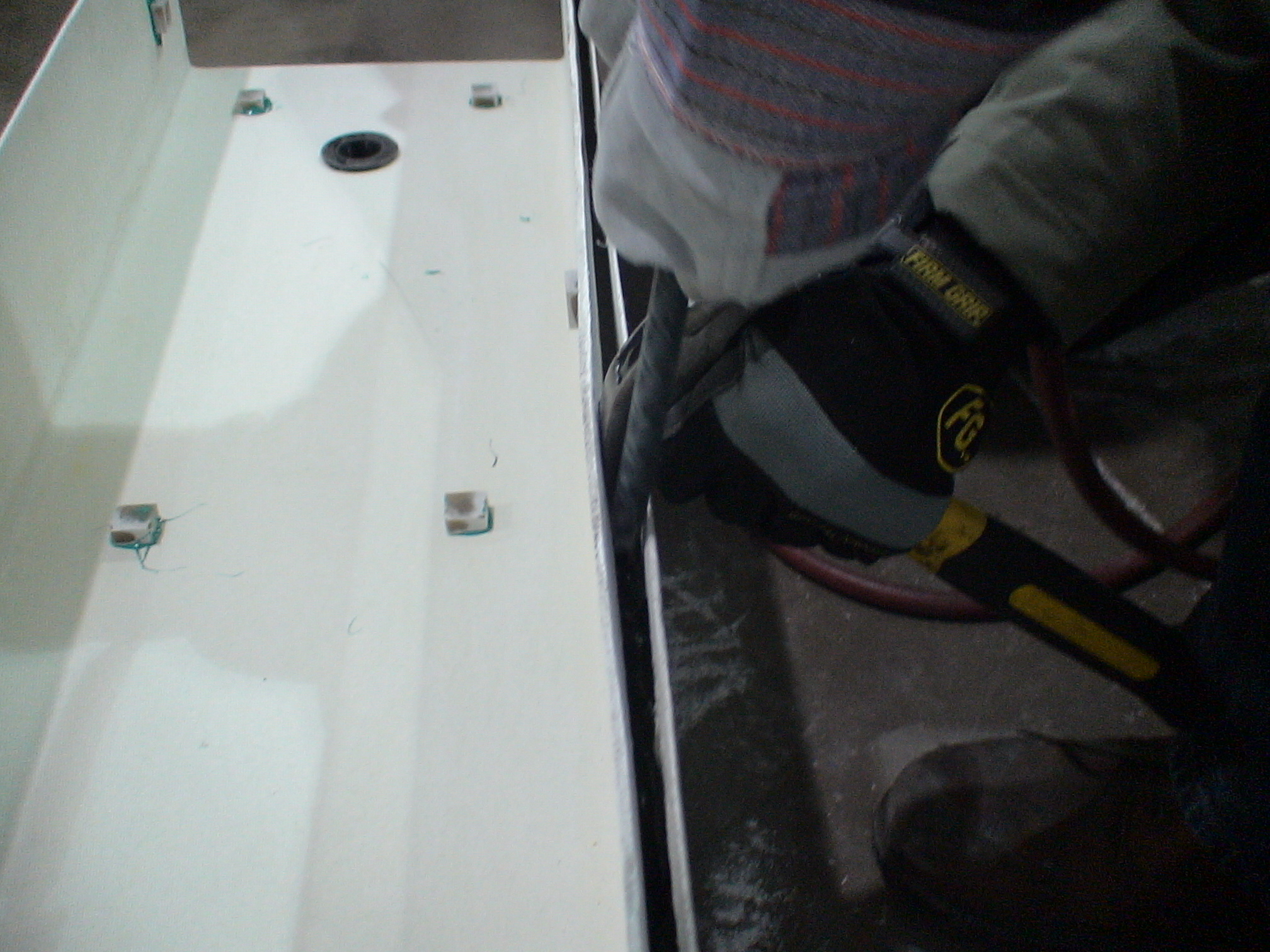 Pile tongue & groove epoxy coating applcation